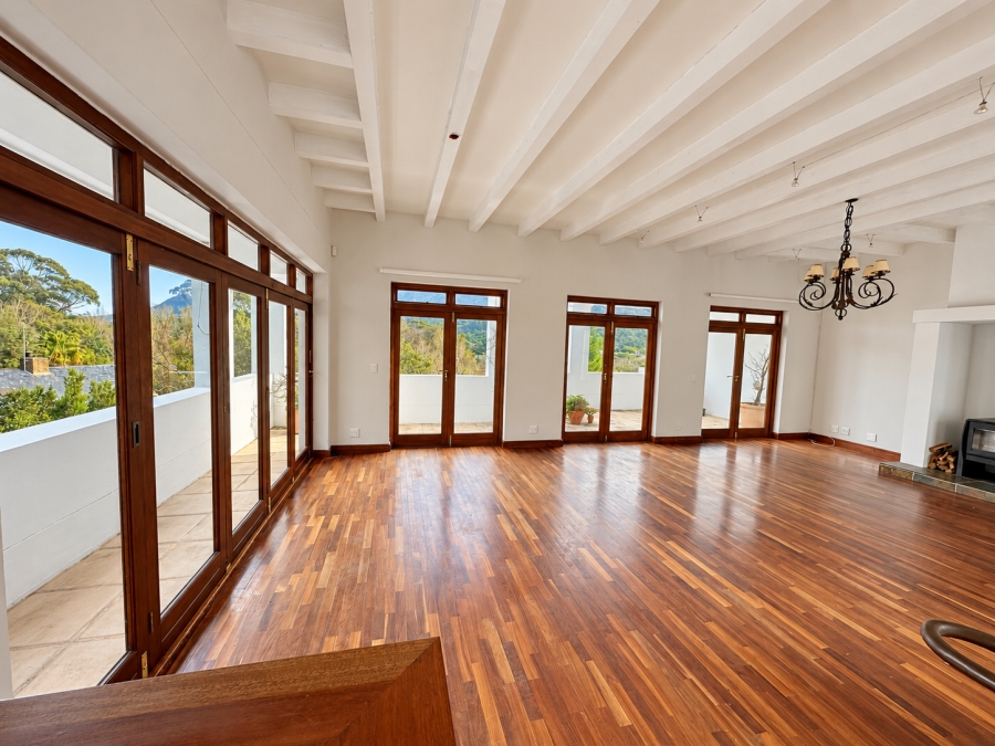 5 Bedroom Property for Sale in North Oaks Western Cape